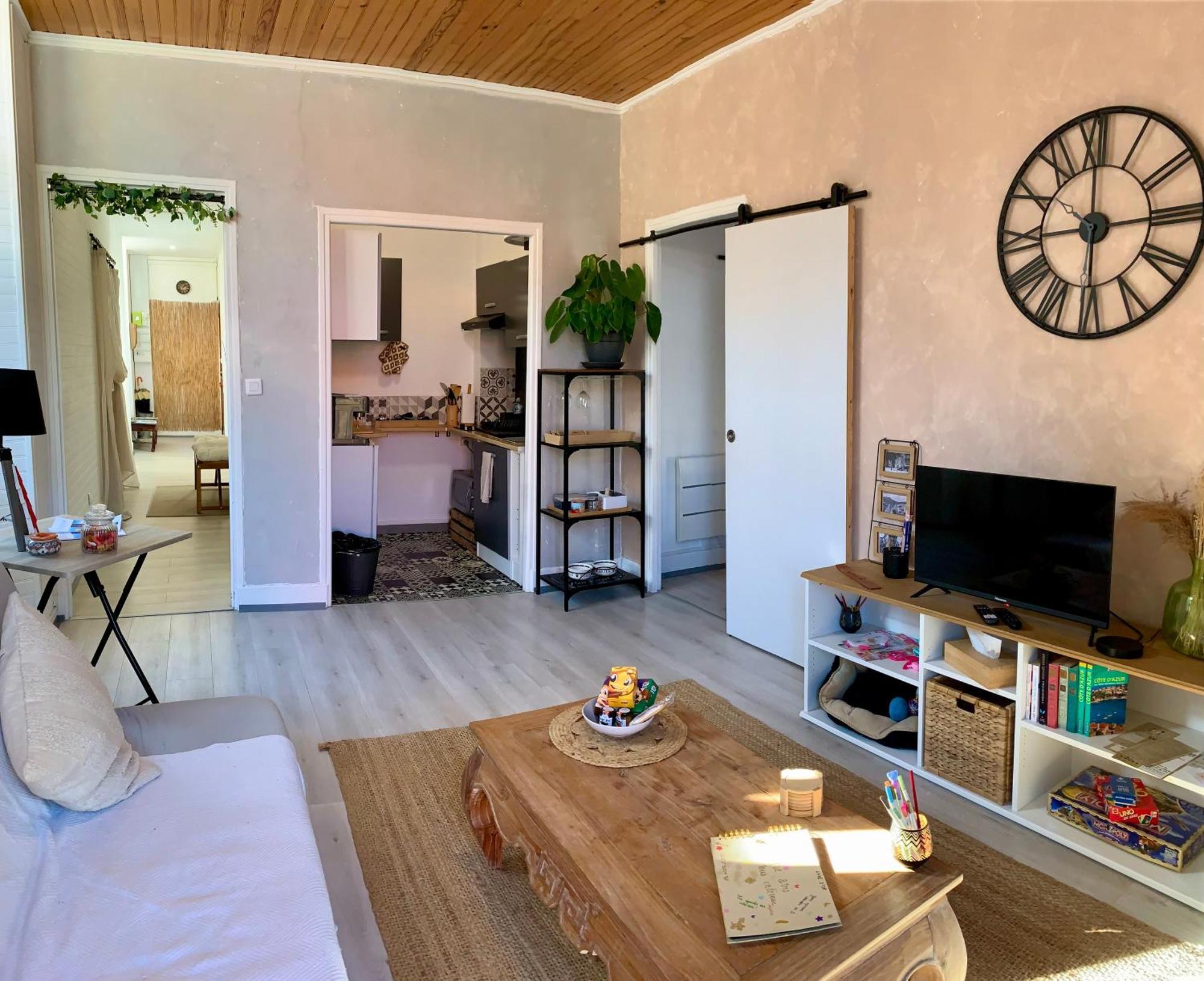 Appartement Lumineux Et Confortable 2 Pieces, Centre *